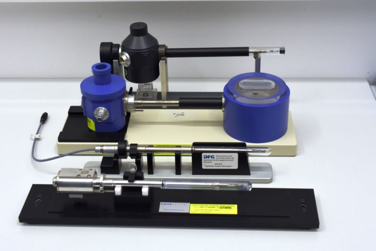 TEM sample holders Institute of Micro and Nanostructure Research