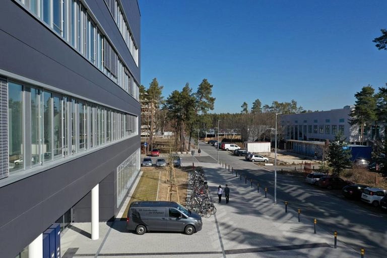 We moved to the new IZNF building!