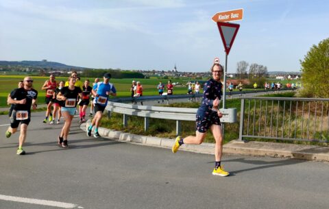 Towards entry "WW9 Running Flamingos @ Winterwaldlauf & Obermain-Marathon 2024"