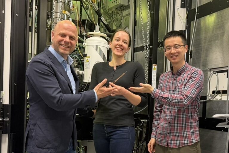 Electrons can do it all